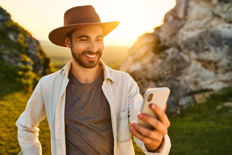 Wakacje za granicą a internet — jaka oferta sprawdzi się najlepiej.jpeg