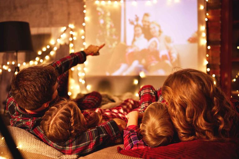 Najlepsze filmy świąteczne dostępne na Netflix – co warto obejrzeć w święta (1).jpg