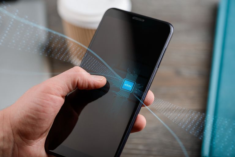 Czym jest karta eSIM.jpeg
