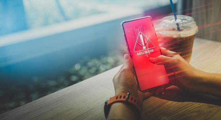 Jak zabezpieczyć telefon przed wirusami (3).jpeg