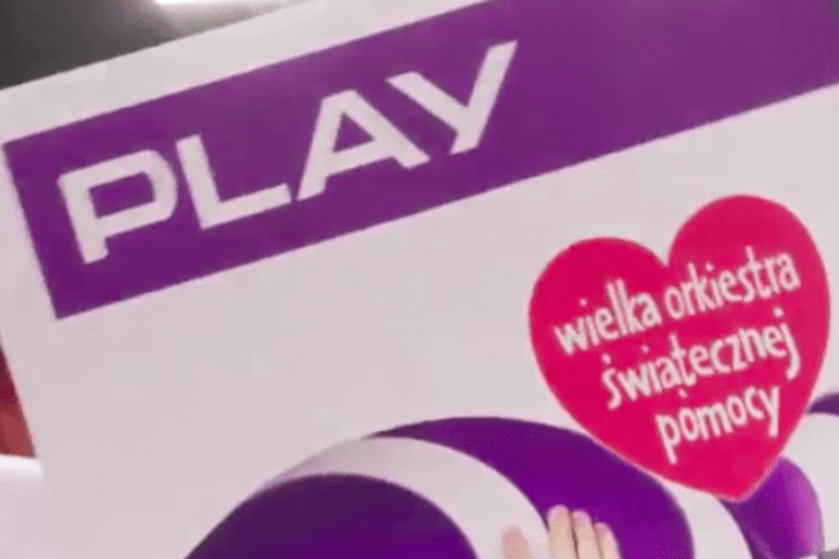 WOŚP-PLAY-tabliczka-1024x375 (1) (1).png