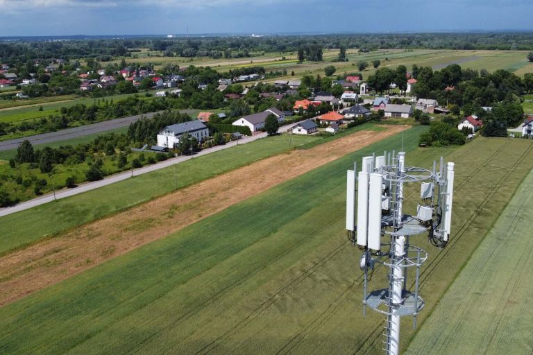 Bardzo mocny lipiec ÔÇô wiele nowych stacji bazowych w ca┼éej Polsce.jpg