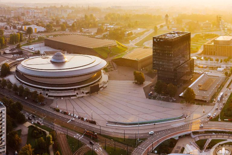 Jak z╠çyja╠Ę, pracuja╠Ę i wypoczywaja╠Ę mieszkan╠ücy Katowic i okolic.jpg