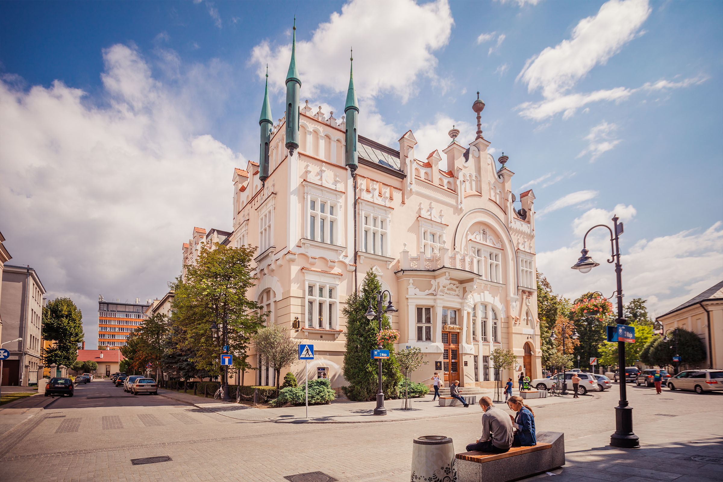 mieszkancy-rzeszowa-raport-play.jpg