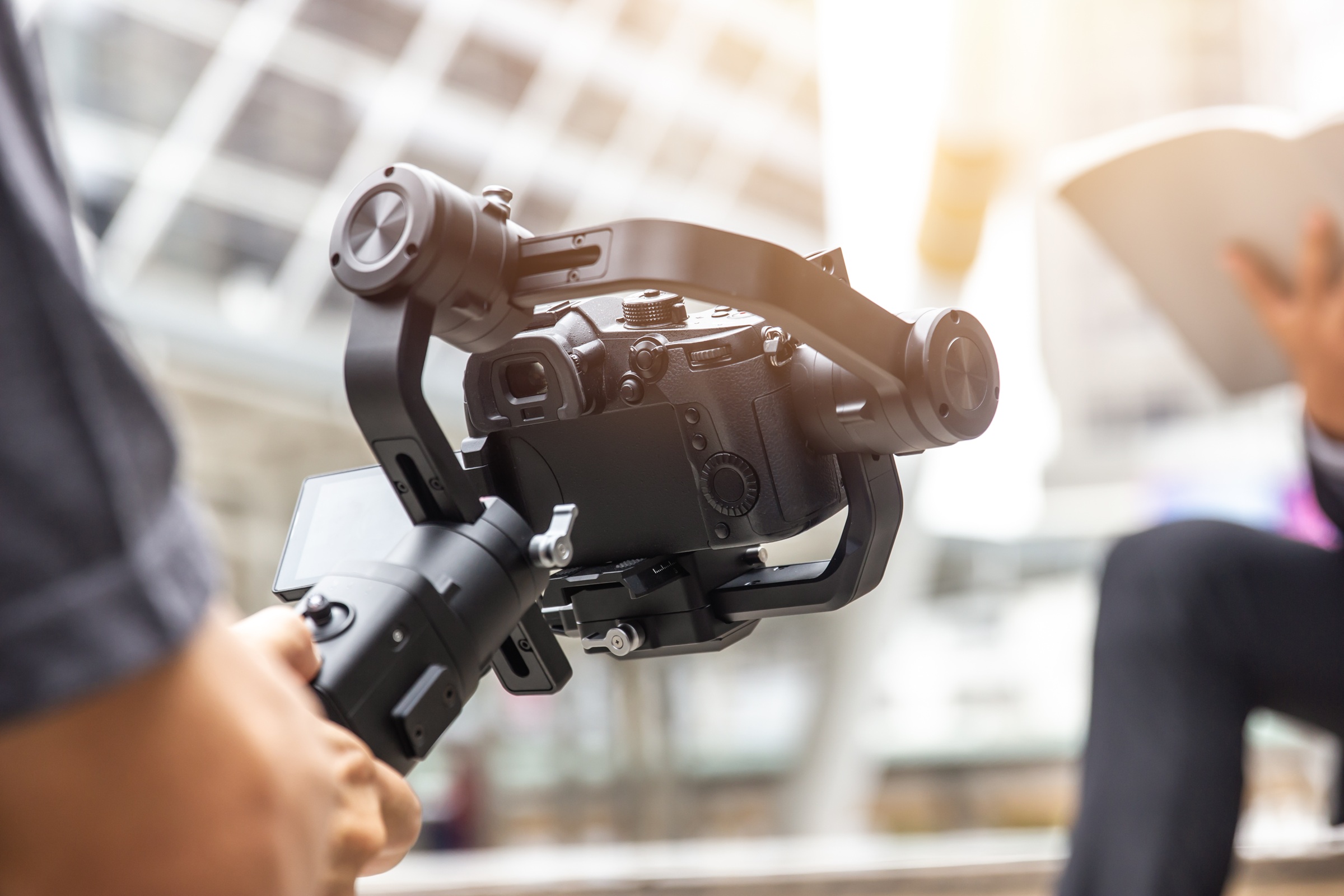 Gimbal z aparatem podczas nagrań