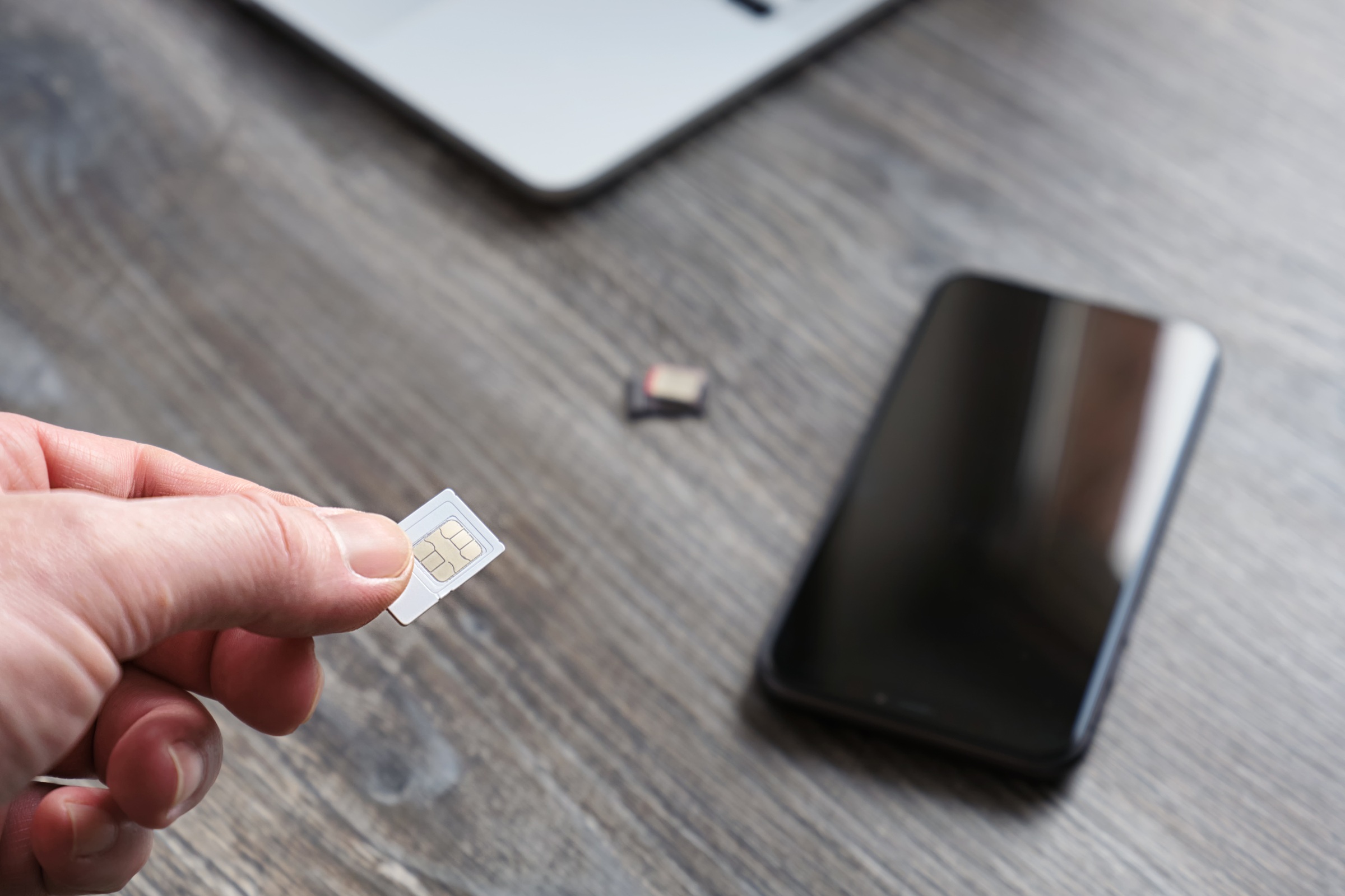 Karta SIM w dłoni