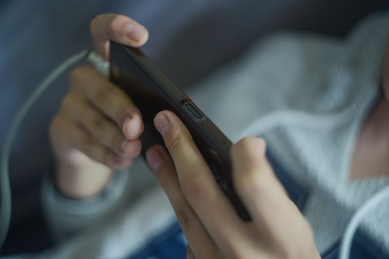 Cloud Gaming na 5G – czy da się grać w tytuły AAA w autobusie bez lagów.jpeg