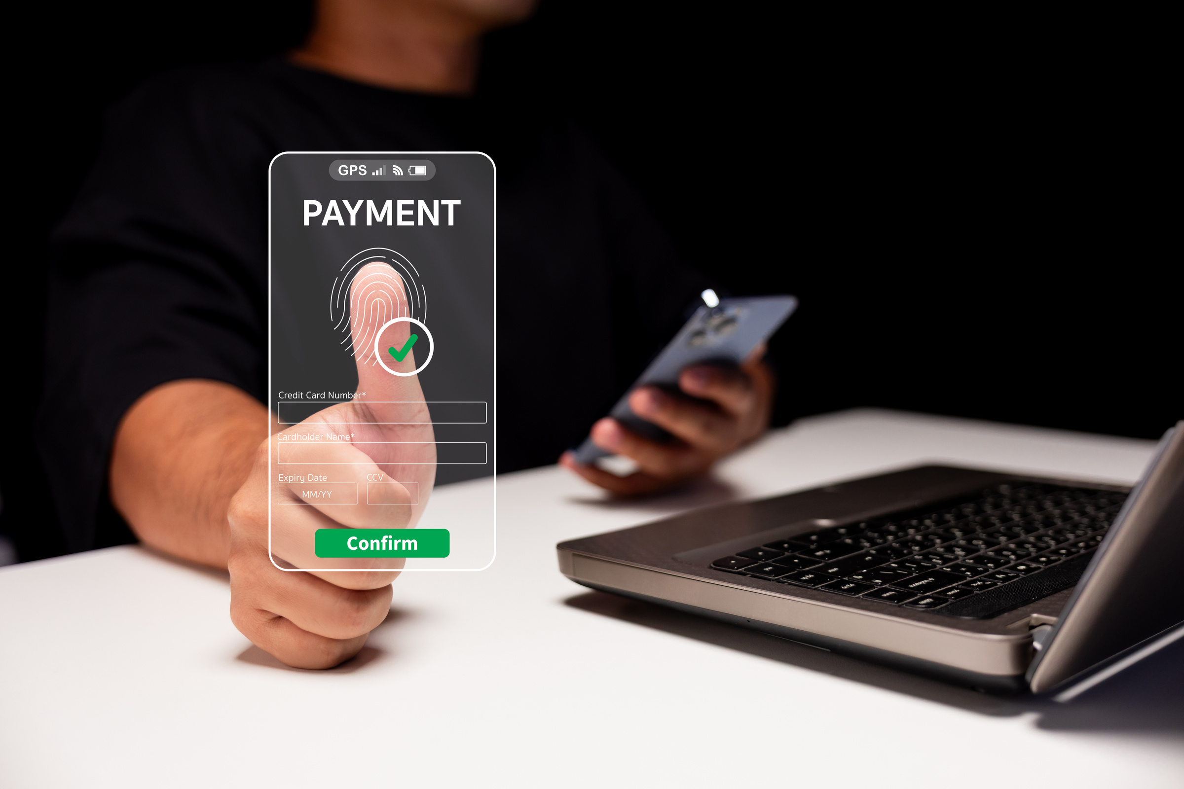 Osoba potwierdza płatność na swoim smartfonie za pomocą odcisku palca