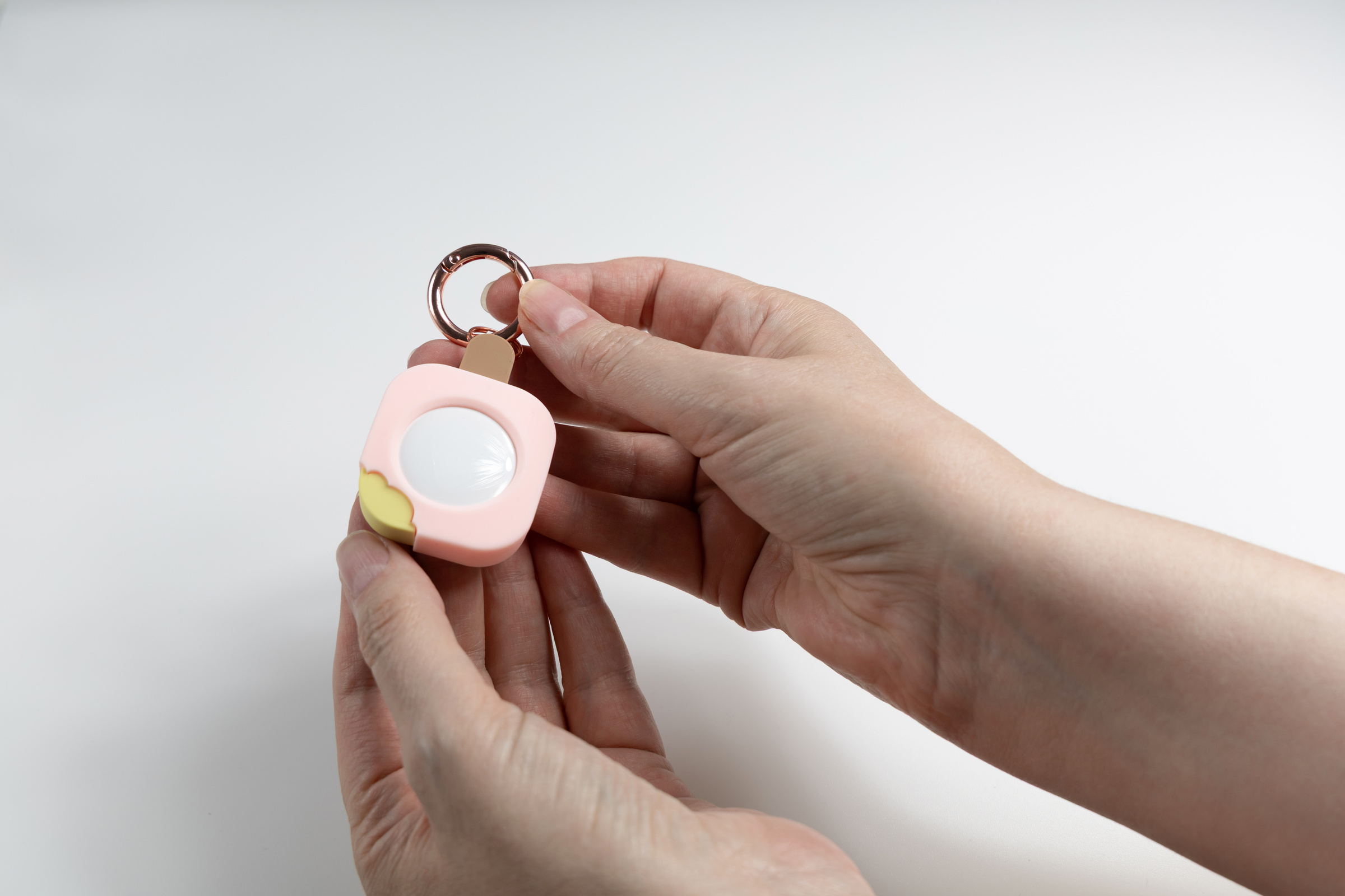 Lokalizator z breloczkiem w estetycznym etui