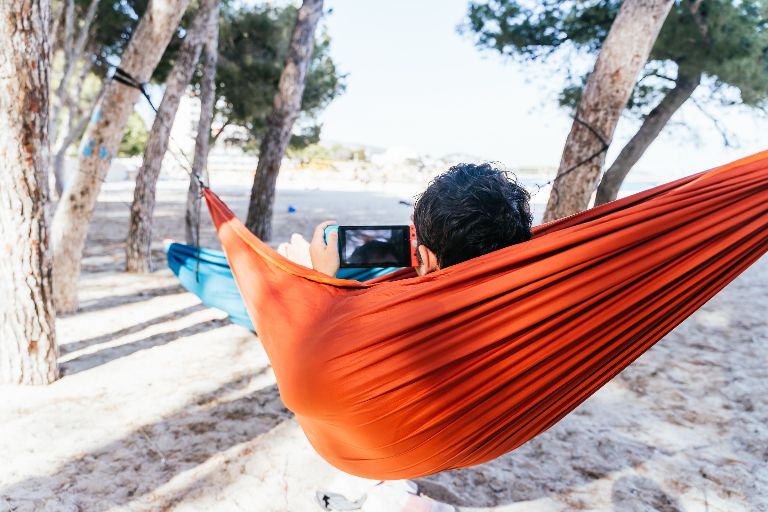 Steam Deck, Nintendo Switch i ASUS ROG Ally w podróży – jak skonfigurować hotspot w telefonie, by grać w sieci bez lagów_1.jpg