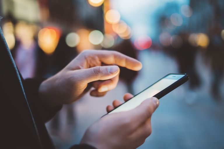 Folia na telefon matowa czy błyszcząca (2).jpg