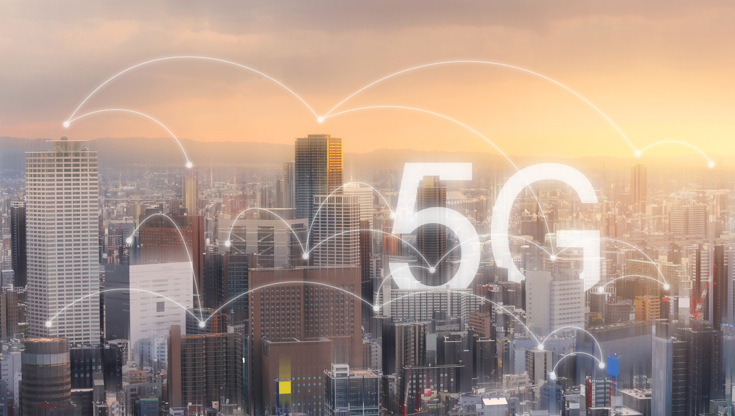Sygnał sieci 5G Standalone nad nowoczesnym centrum miasta